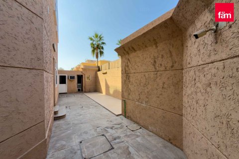 Снять в аренду виллу в Умм-Сукейме, Дубай: 8 спален, 743.2м², № 90222 - фото 30