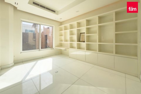 Снять в аренду виллу в Умм-Сукейме, Дубай: 8 спален, 743.2м², № 90222 - фото 8