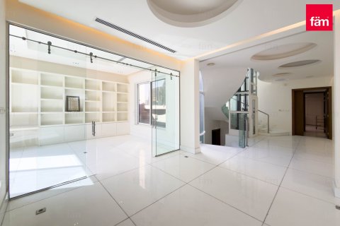 Снять в аренду виллу в Умм-Сукейме, Дубай: 8 спален, 743.2м², № 90222 - фото 3