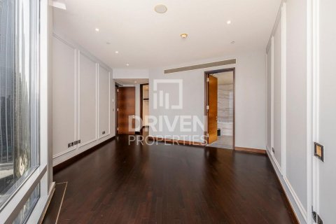 Apartment in Downtown Dubai (Downtown Burj Dubai), Dubai 2 bedrooms, 152.36 sq.m. № 136033 - photo 12