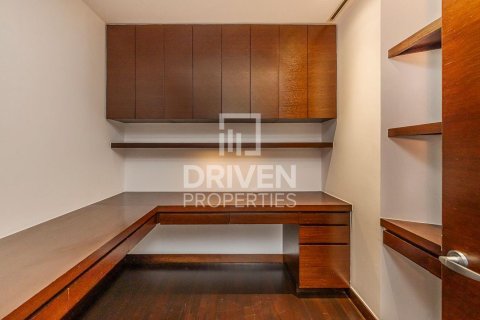 Apartment in Downtown Dubai (Downtown Burj Dubai), Dubai 2 bedrooms, 152.36 sq.m. № 136033 - photo 10