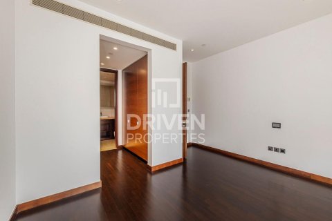 Apartment in Downtown Dubai (Downtown Burj Dubai), Dubai 2 bedrooms, 152.36 sq.m. № 136033 - photo 2