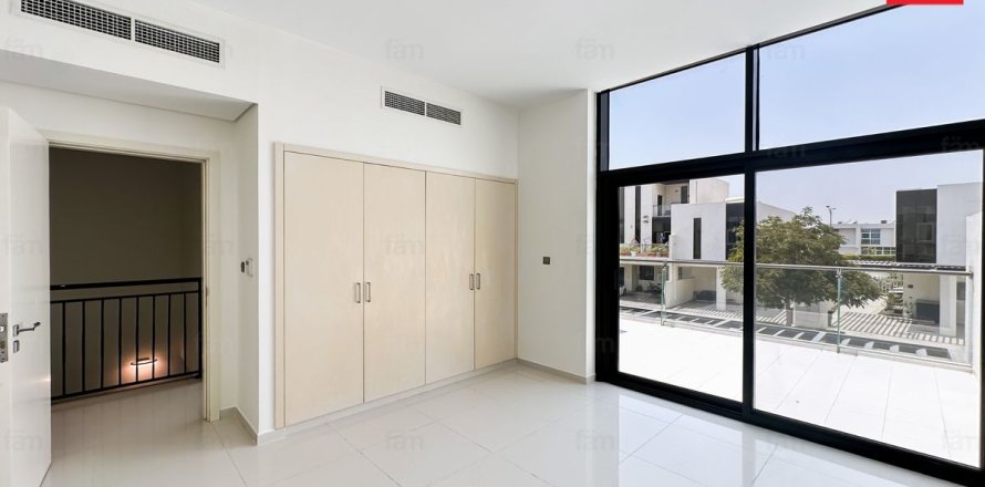 Villa in Dubai 3 bedrooms, 175 sq.m. № 139332