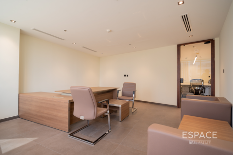 Office in Jumeirah Lake Towers, Dubai 158 sq.m. № 62319 - photo 3