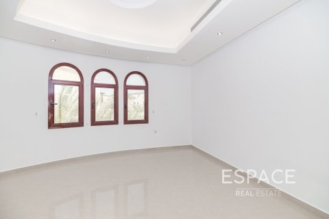 Villa in Emirates Hills, Dubai 8 bedrooms, 1486 sq.m. № 62342 - photo 15