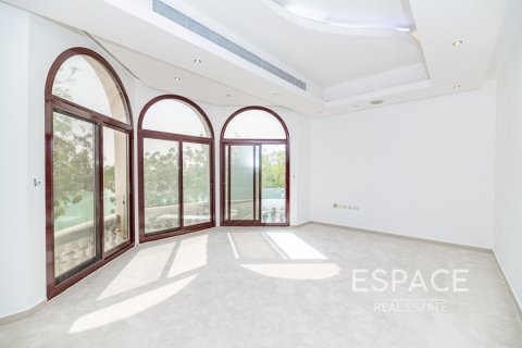 Villa in Emirates Hills, Dubai 8 bedrooms, 1486 sq.m. № 62342 - photo 13