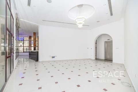 Villa in Emirates Hills, Dubai 8 bedrooms, 1486 sq.m. № 62342 - photo 7