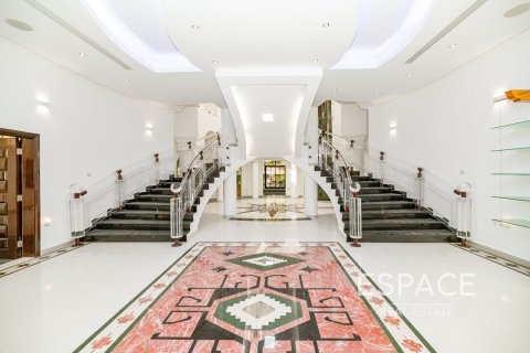 Villa in Emirates Hills, Dubai 8 bedrooms, 1486 sq.m. № 62342 - photo 2