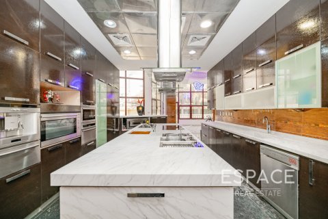 Villa in Emirates Hills, Dubai 8 bedrooms, 1486 sq.m. № 62342 - photo 6