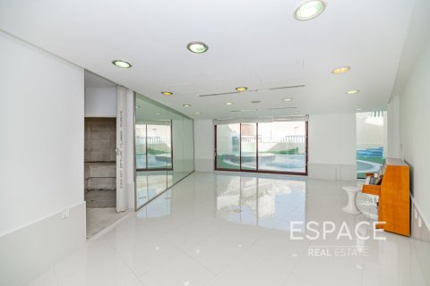 Villa in Emirates Hills, Dubai 8 bedrooms, 1486 sq.m. № 62342 - photo 16