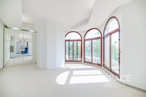 Villa in Emirates Hills, Dubai 8 bedrooms, 1486 sq.m. № 62342 - photo 12