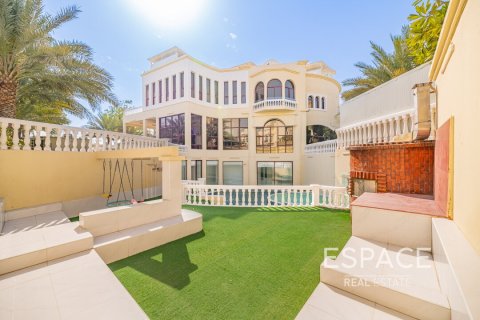 Villa in Emirates Hills, Dubai 8 bedrooms, 1486 sq.m. № 62342 - photo 20