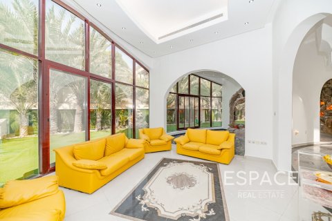 Villa in Emirates Hills, Dubai 8 bedrooms, 1486 sq.m. № 62342 - photo 3