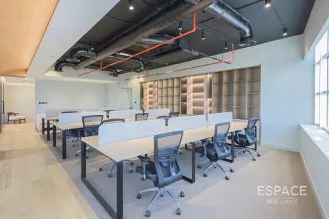 Office in Jumeirah Lake Towers, Dubai 157 sq.m. № 62318 - photo 2