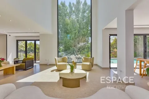 Villa in Jumeirah Islands, Dubai 5 bedrooms, 557 sq.m. № 122641 - photo 2