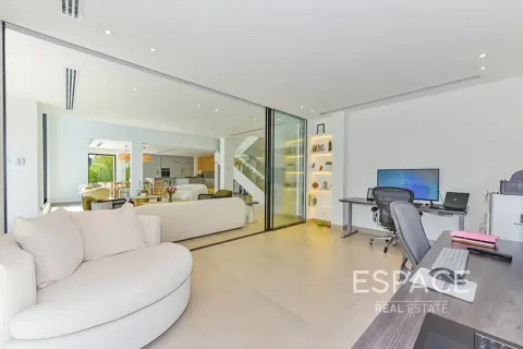 Villa in Jumeirah Islands, Dubai 5 bedrooms, 557 sq.m. № 122641 - photo 17