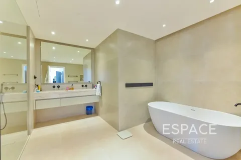 Villa in Jumeirah Islands, Dubai 5 bedrooms, 557 sq.m. № 122641 - photo 9