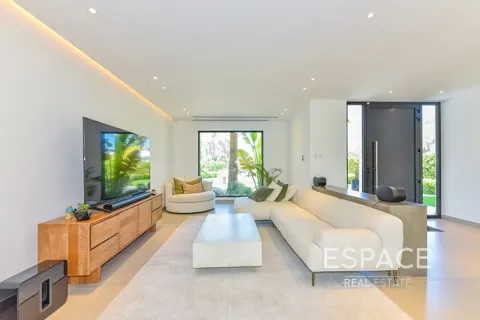 Villa in Jumeirah Islands, Dubai 5 bedrooms, 557 sq.m. № 122641 - photo 7