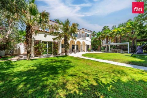 Villa à Dubai, 5 chambres, 881.9 m², № 112405