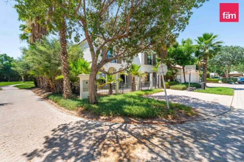 Villa à Dubai, 5 chambres, 881.9 m², № 112405 - photo 24