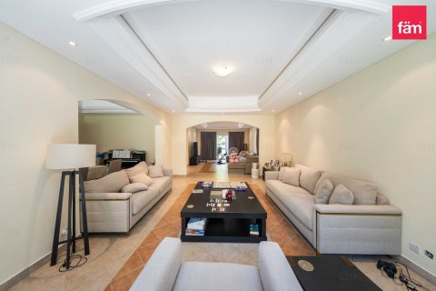 Villa à Dubai, 5 chambres, 881.9 m², № 112405 - photo 4