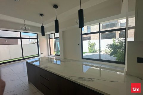 Villa in Dubai 4 bedrooms, 287.9 sq.m. № 111925 - photo 13