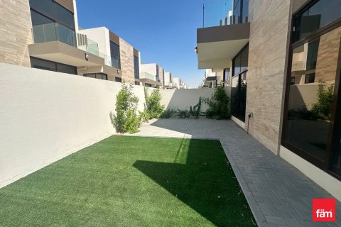 Villa in Dubai 4 bedrooms, 287.9 sq.m. № 111925 - photo 2