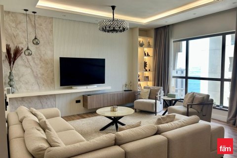 Apartment in Dubai 3 bedrooms, 175 sq.m. № 69698 - photo 1