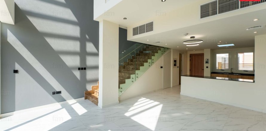 Таунхаус в Дубае, 2 спальни, 101.4м², № 139110