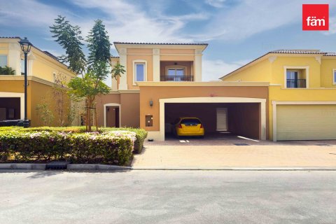 Villa en Dubai, 3 dormitorios, 325.2 m², № 141540