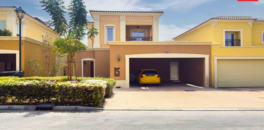 Villa en Dubai, 3 dormitorios, 325.2 m², № 141540