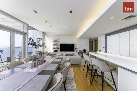 Apartment in Dubai 4 bedrooms, 238.1 sq.m. № 69507 - photo 1