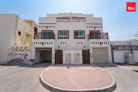 Villa en Deira, Dubai, 4 dormitorios, 187.3 m², № 141614