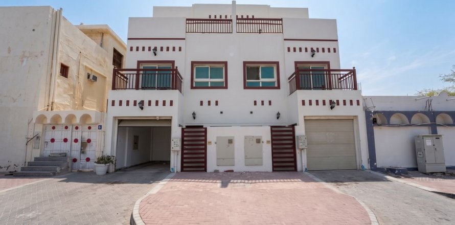 Villa en Deira, Dubai, 4 dormitorios, 187.3 m², № 141614