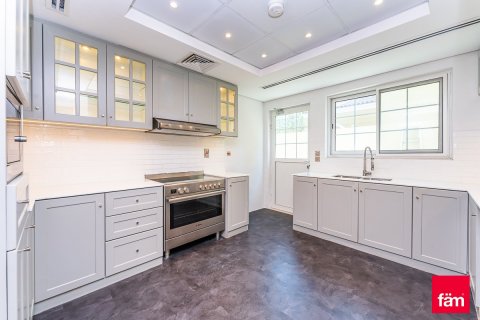 Villa en Dubai, 4 dormitorios, 709.5 m², № 97627 - foto 9