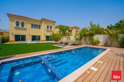 Villa en Dubai, 4 dormitorios, 709.5 m², № 97627 - foto 2