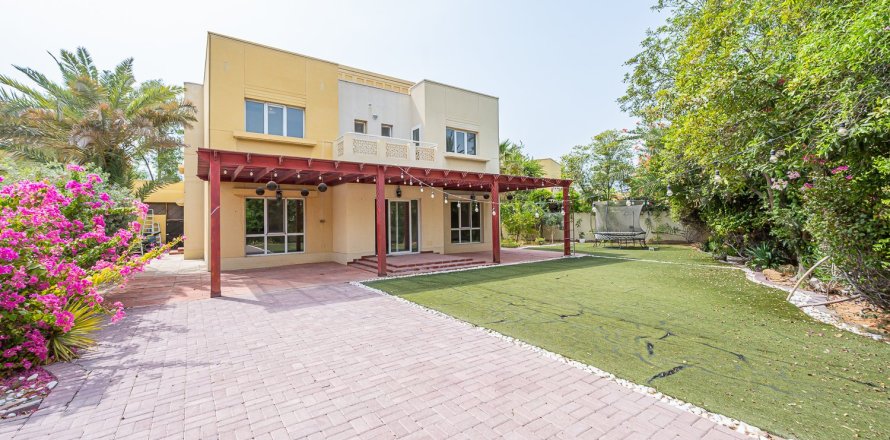 Вилла в Meadows, Дубай, 5 спален, 788.94м², № 138917
