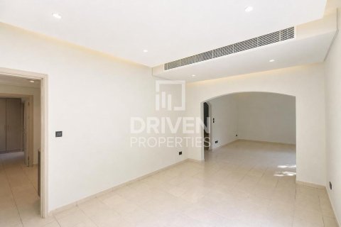 Вилла в Meadows, Дубай, 3 спальни, 560.39м², № 138849
