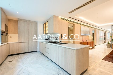 Penthouse in Dubai Marina, Dubai 5 bedrooms, 812.9 sq.m. № 78300 - photo 11