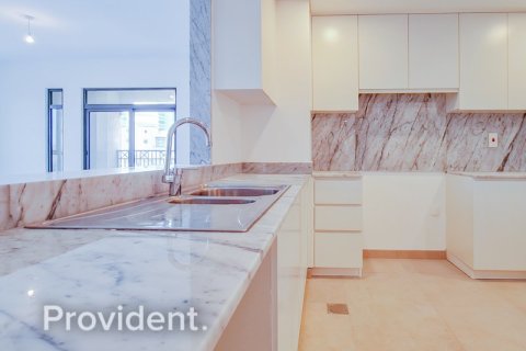 Снять в аренду квартиру в Умм-Сукейме, Дубай: 4 спальни, 261.6м², № 1853 - фото 6