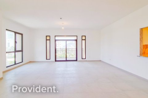 Снять в аренду квартиру в Умм-Сукейме, Дубай: 4 спальни, 261.6м², № 1853 - фото 5