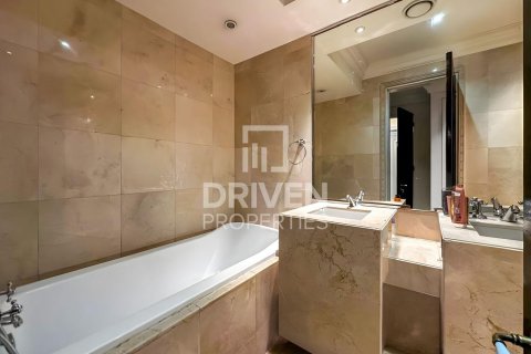 Appartement à Downtown Dubai (Downtown Burj Dubai), Dubai, 2 chambres, 240.71 m², № 135406 - photo 2