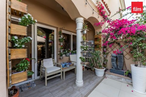 Villa en Dubai, 2 dormitorios, 172.8 m², № 97772 - foto 2