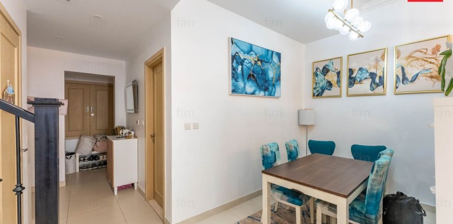 Villa en Dubai, 2 dormitorios, 172.8 m², № 97772