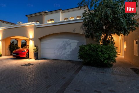 Villa en Dubai, 2 dormitorios, 172.8 m², № 97772 - foto 12
