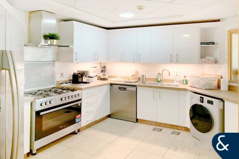 Apartment in Shoreline Apartments, Palm Jumeirah, Dubai 3 bedrooms, 199 sq.m. № 98848 - photo 12