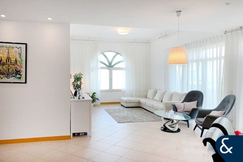 Apartment in Shoreline Apartments, Palm Jumeirah, Dubai 3 bedrooms, 199 sq.m. № 98848 - photo 17