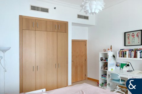 Apartment in Shoreline Apartments, Palm Jumeirah, Dubai 3 bedrooms, 199 sq.m. № 98848 - photo 2