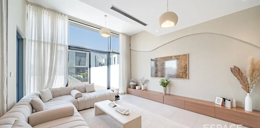 Adosado en Al Furjan, Dubai, 3 dormitorios, 244 m², № 61479