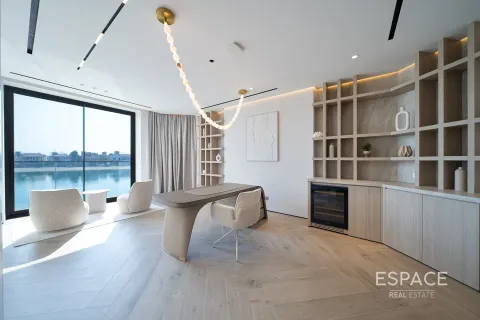 Villa in Palm Jumeirah, Dubai 4 bedrooms, 550 sq.m. № 61492 - photo 2